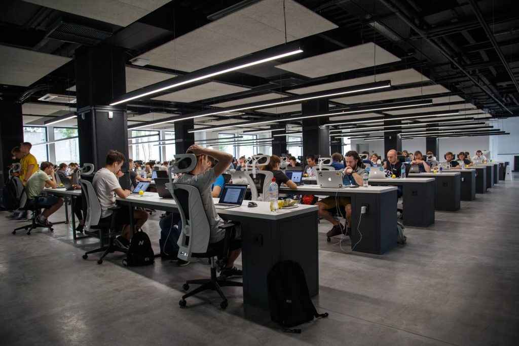 Vacaciones laborales. Todo lo que necesitas saber en 2026 6 personal de empresa trabajando