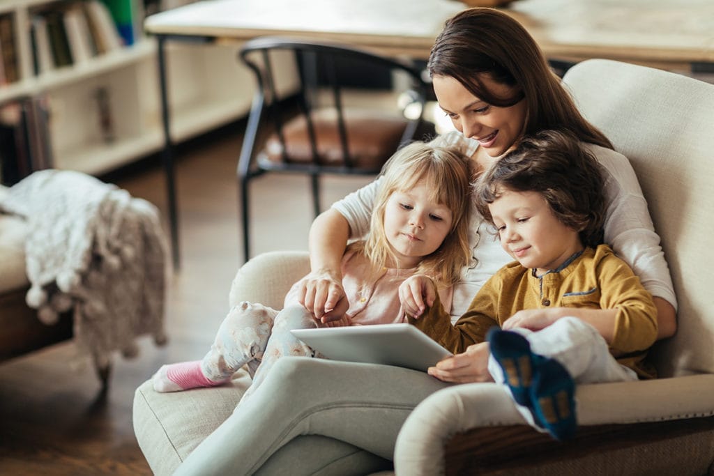 Reducción de jornada por cuidado de hijos: Qué es, cómo funciona y cómo solicitarla 26 permiso maternidad monoparental sentencia
